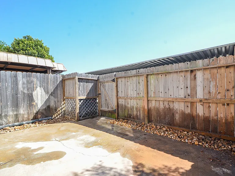 15337 Falmouth Ave — Photo 32