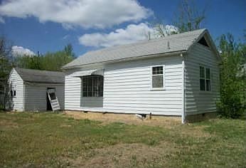 2nd image of 2433 Garland St