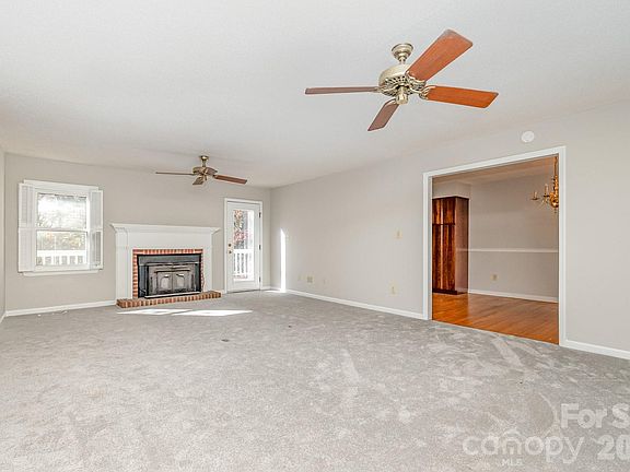 4th image of 410 Hidden Woods Ln