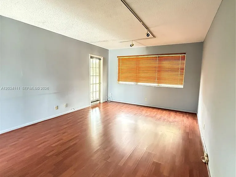 2200 Park Ln #105 — Photo 6
