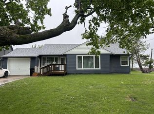 815 County St, Ridgeway, IA 52165