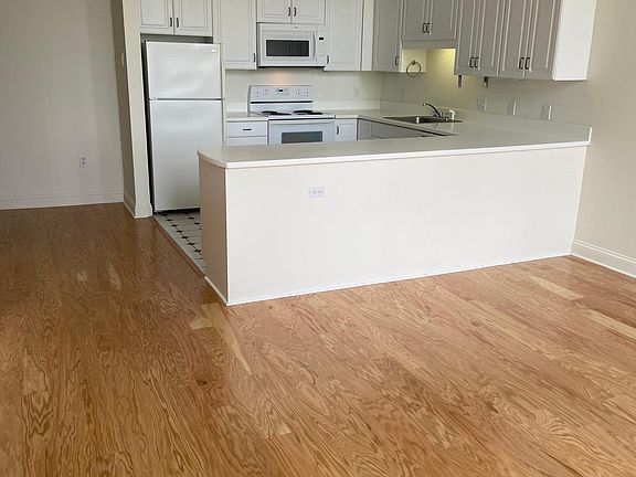 5th image of 8 Lincoln St APT 102
