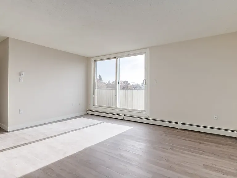 608 2nd St W #308 — Photo 28