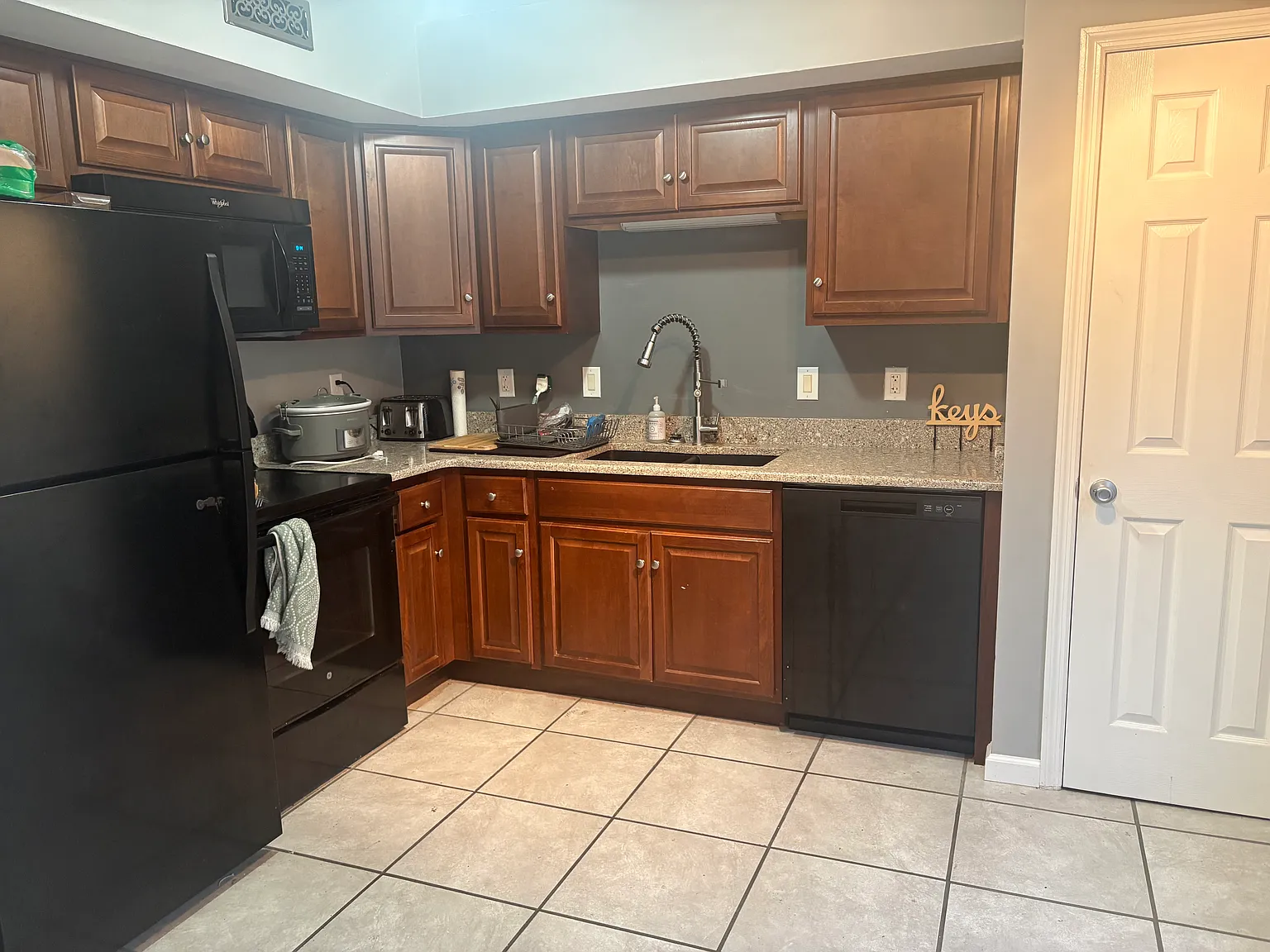 2 bed, 1020 sqft, $800 — Photo 2