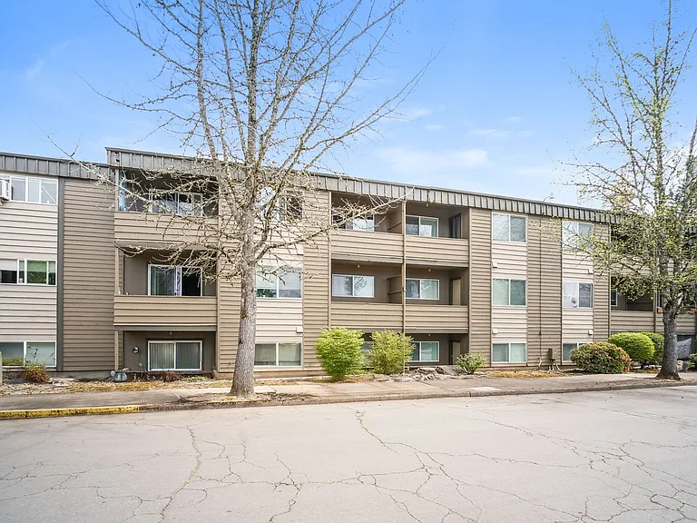 Riviera Apartments — Photo 1