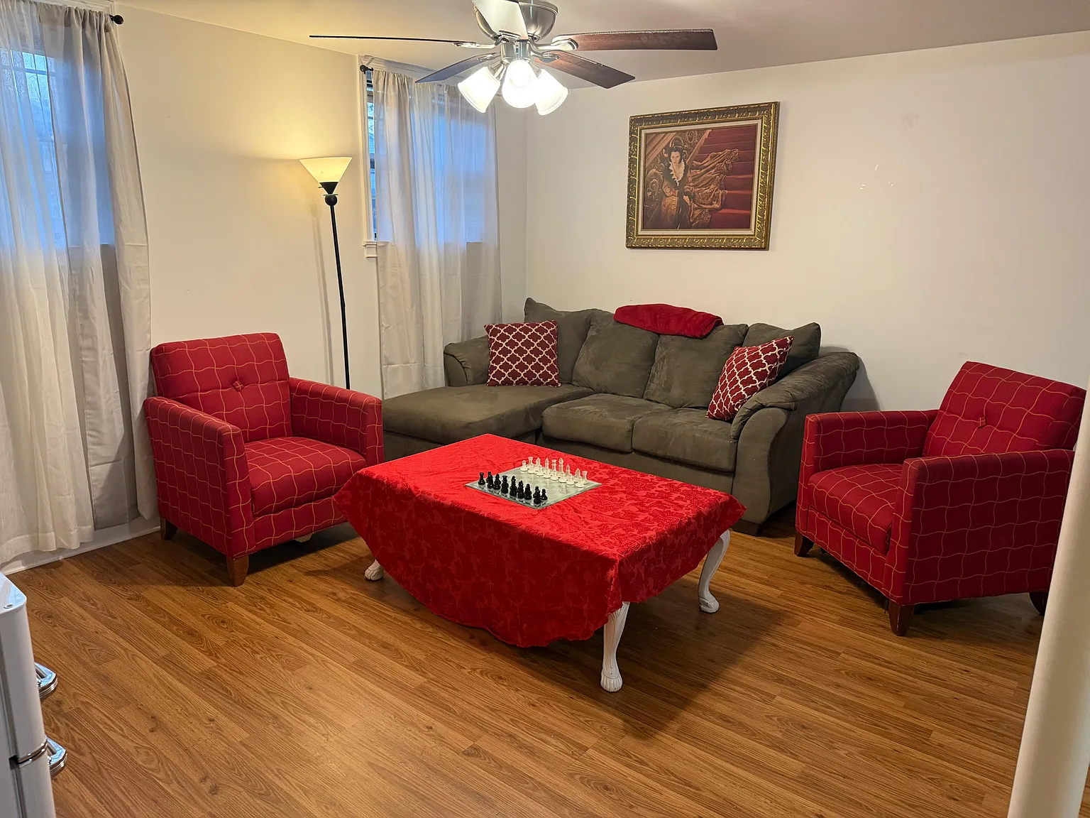 3 bed, 2.0 bath, 1800 sqft, $1,707 — Photo 2
