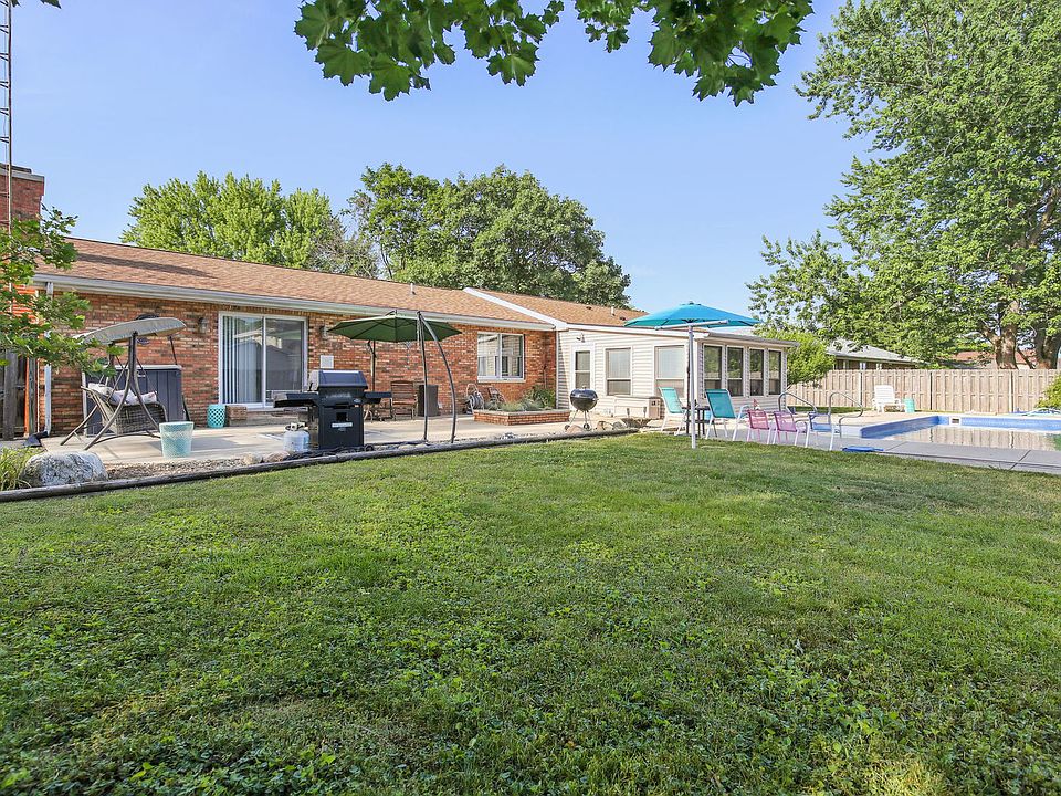 203 W Graham Dr, Savoy, IL 61874 Zillow