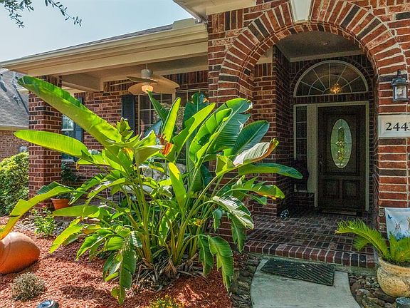 Inviting entry to lovely home