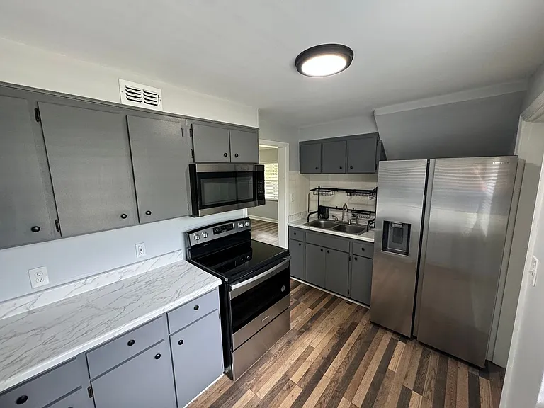 1284 Ingleside Ave — Photo 5