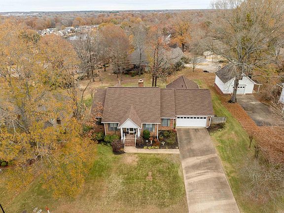 3rd image of 122 Red Oak Dr