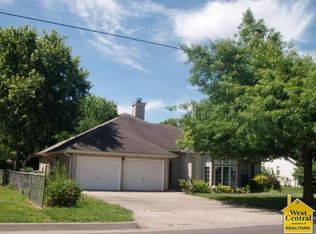 215 W 24th St, Sedalia, MO 65301