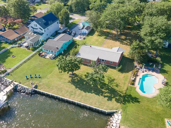1000 Chester River Dr, Grasonville, MD 21638