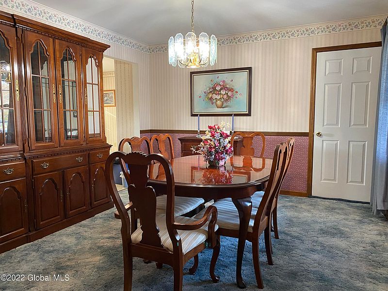 4th image of 1493 Maple Crest Drive