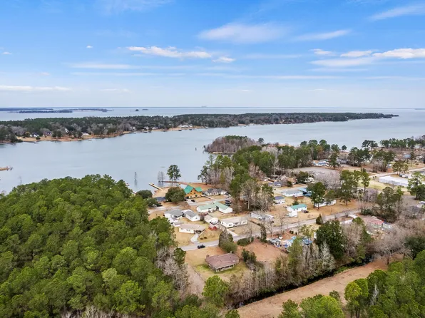 601 Levee Dr, Moncks Corner, SC 29461