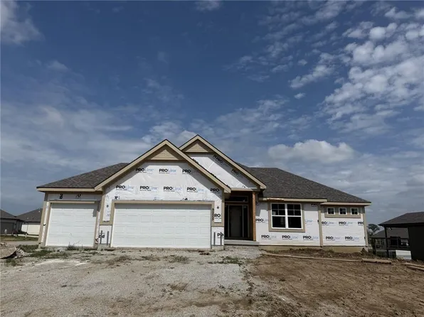 9225 N Poplar Ave, Kansas City, MO 64156