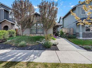 240 NW 30th St, Redmond, OR 97756