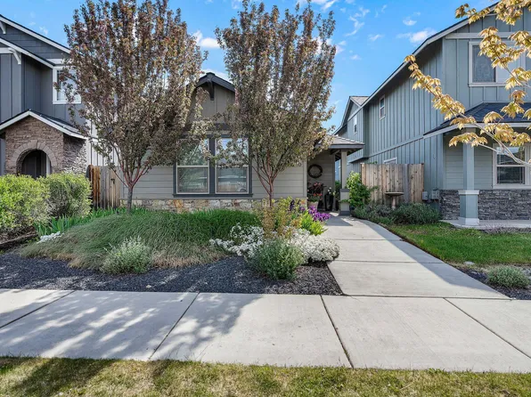 240 NW 30th St, Redmond, OR 97756