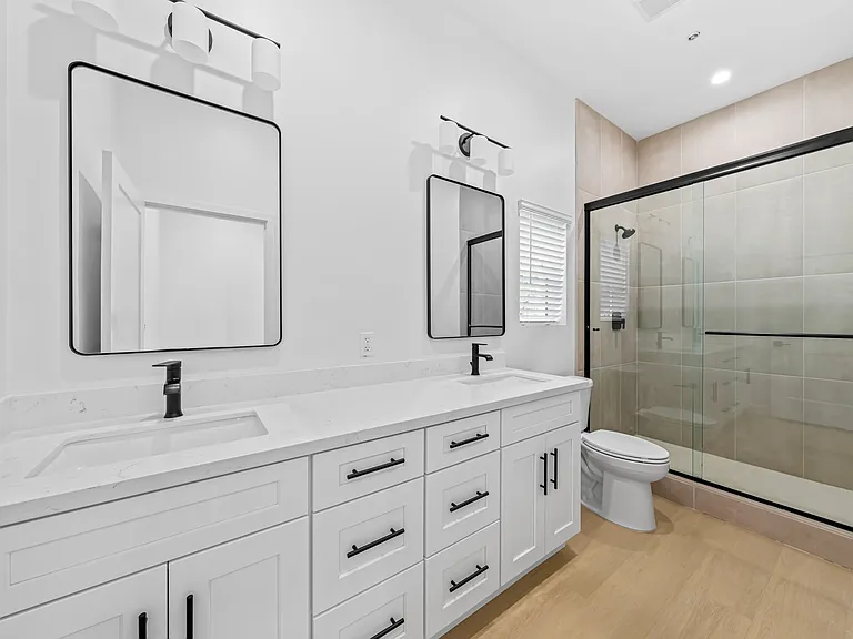 131 Diana St #13 — Photo 16