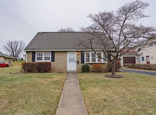 1246 W Rosemont Dr, Bethlehem, PA 18018