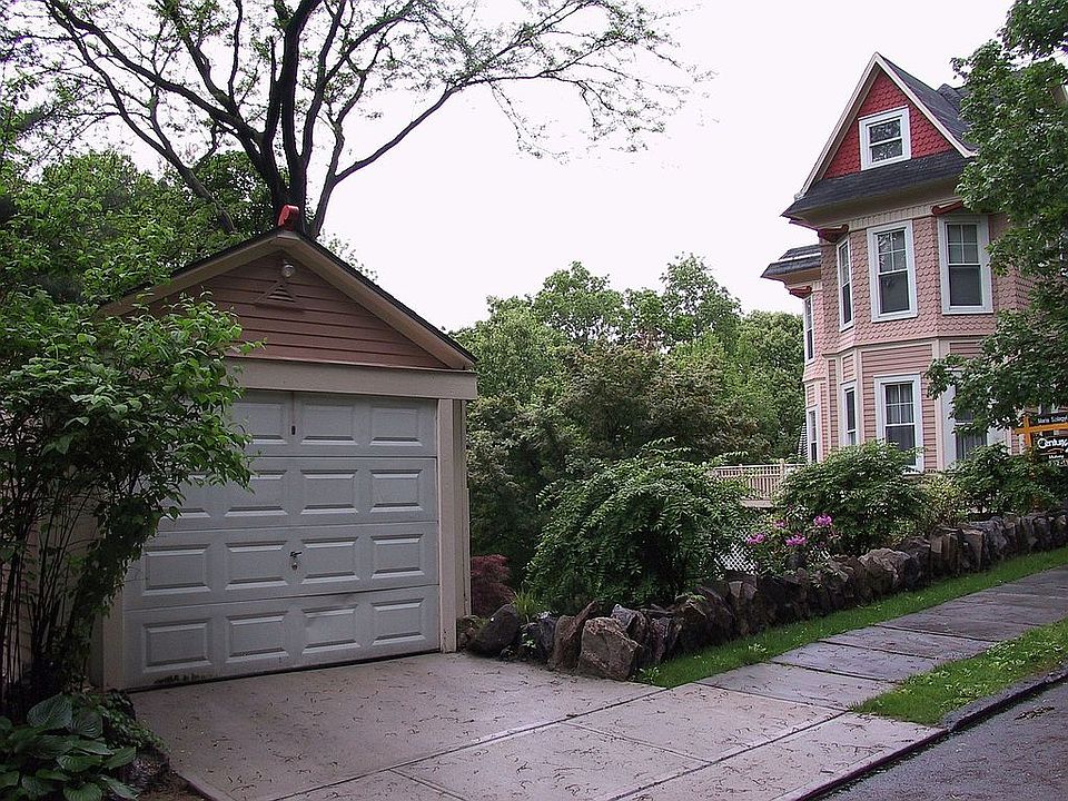 Spring on Shonnard Terrace