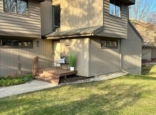 5429 Wild Oak Dr #21, East Lansing, MI 48823