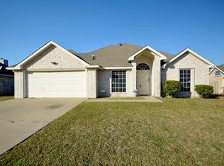 305 Victoria Dr, Glenn Heights, TX 75154