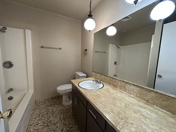 3rd image of 1805 Broadmoor Dr