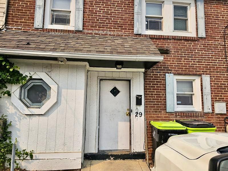 1st image of 29 Bedford Dr