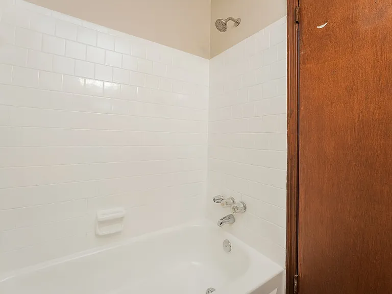 116 Adrian Dr — Photo 14