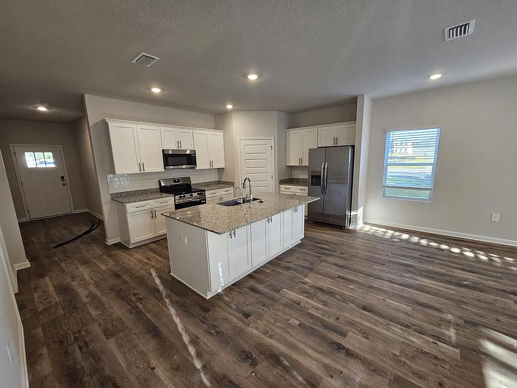 3 bed, 2.0 bath, 1580 sqft, $2,250 — Photo 3