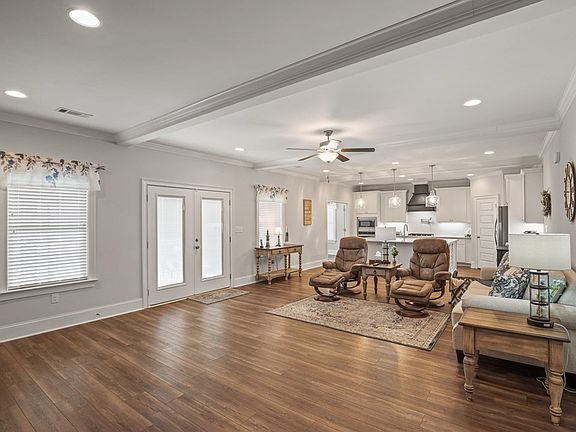 4th image of 105 Elizabeth Ln