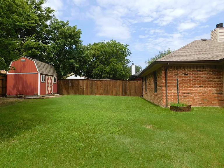 2529 John Dr — Photo 27