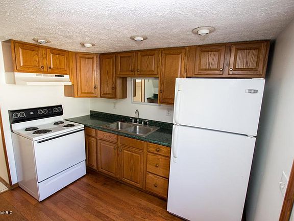 4th image of 32640 Dixon St