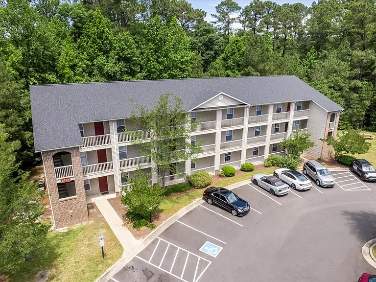 Meadowbrook Luxury Apartments — Photo 13