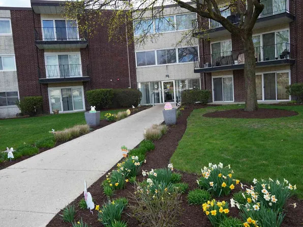 2800 Maple Ave APT 10A, Downers Grove, IL 60515