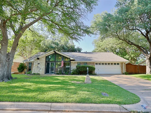 312 W Pleasantview Dr, Hurst, TX 76054