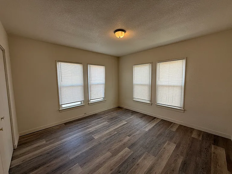 1434 W Euclid Ave — Photo 10
