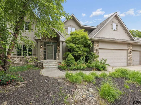 168 S 167th St, Omaha, NE 68118