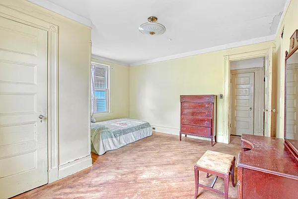 Sold by Douglas Elliman | media 22