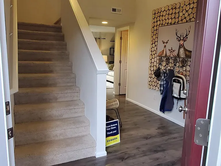 6915 Sweetgum Ave NE — Photo 2
