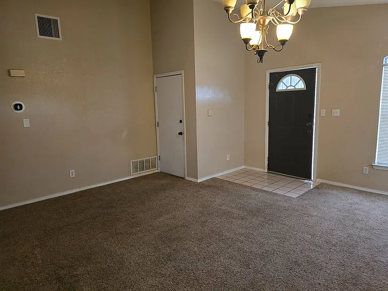 12105 Castle View Way — Photo 4