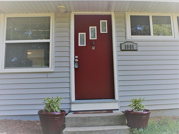 2nd image of 1001 Eastview Dr