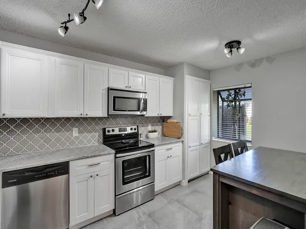141 Meadows Drive, Boynton Beach, FL 33436