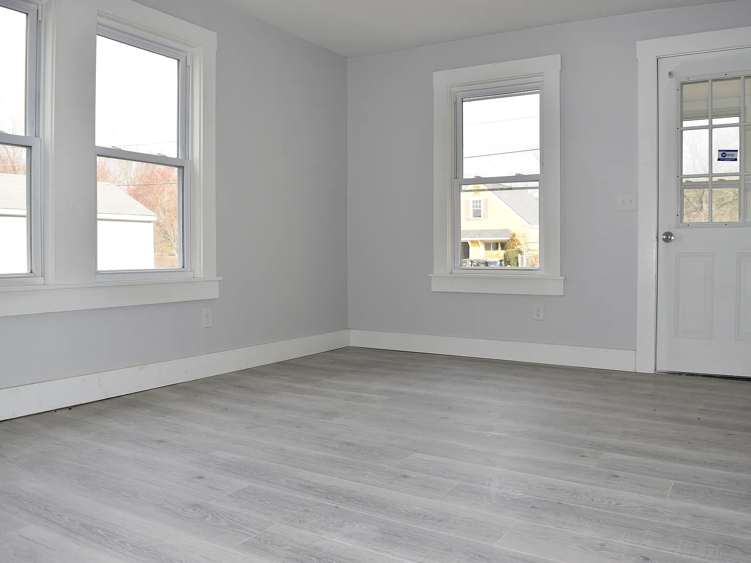 3 bed, $2,000 — Photo 2