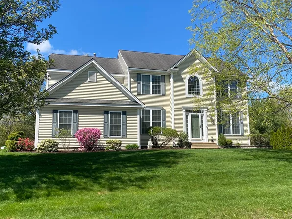 21 Seaver Farm Ln, South Grafton, MA 01560