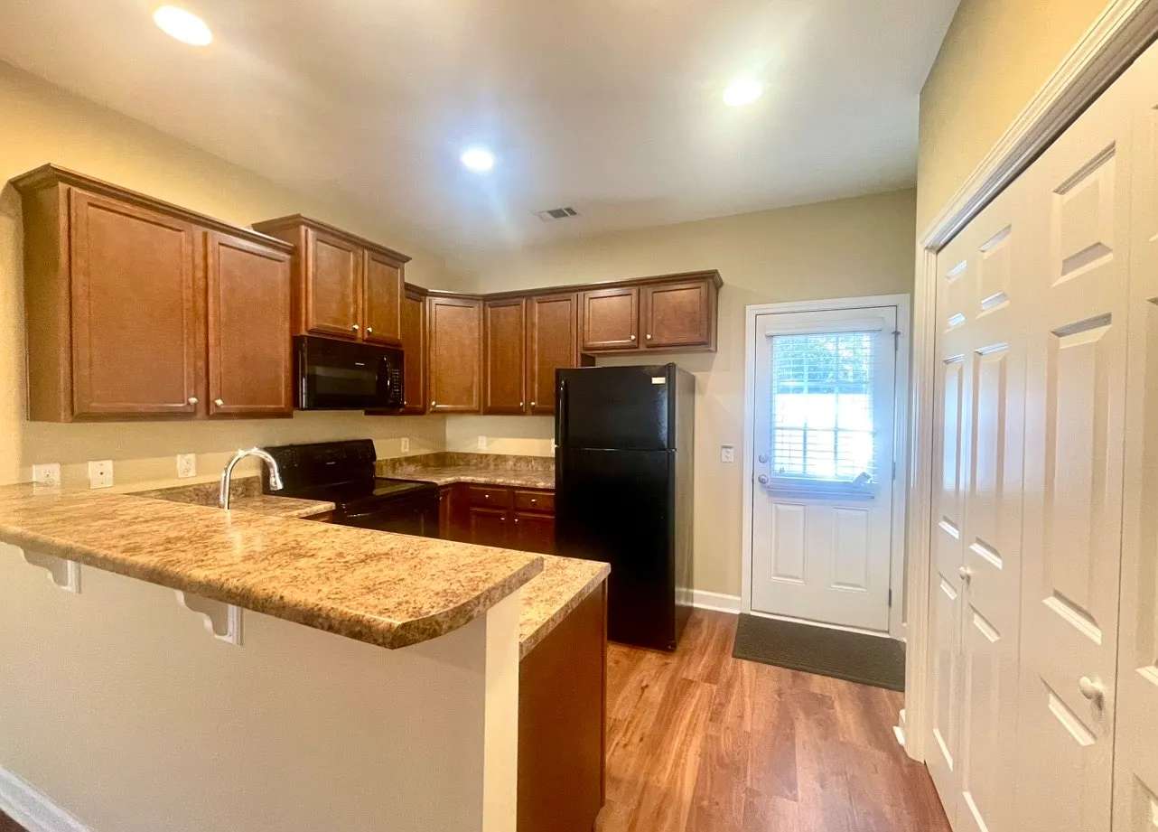 3 bed, 2.5 bath, $1,850 — Photo 3