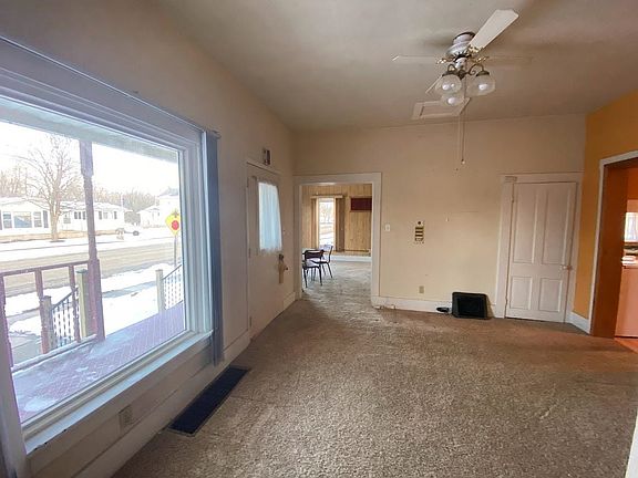 3rd image of 625 E Lake Ave