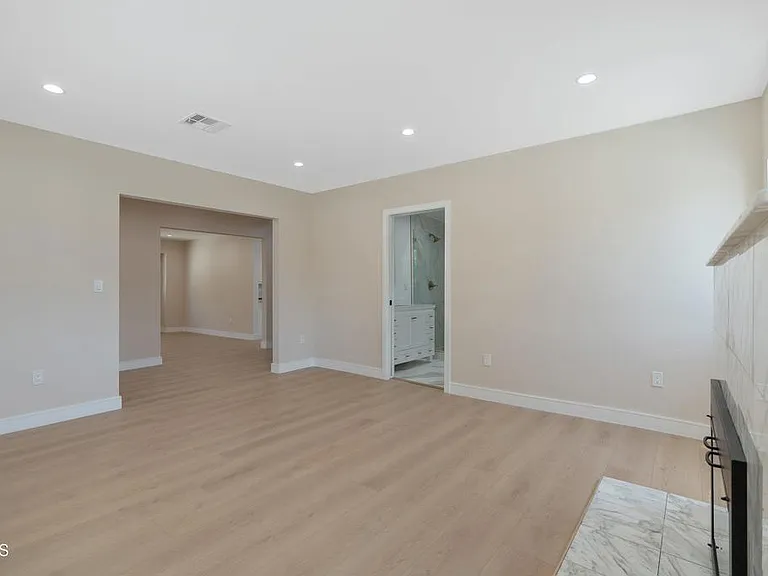 1206 Tamarind Ave — Photo 6