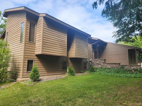 18802 Canal Rd, Houghton, MI 49931