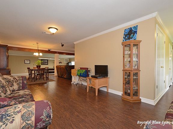 5th image of 2421 Belmont Blvd